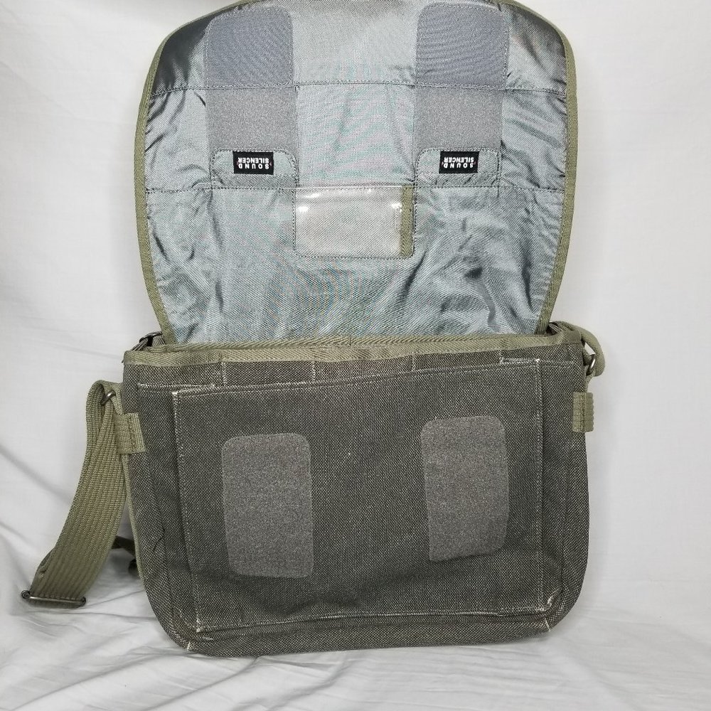Think Tank Photo Retrospective Laptop Case 15L - Picture 11 of 16